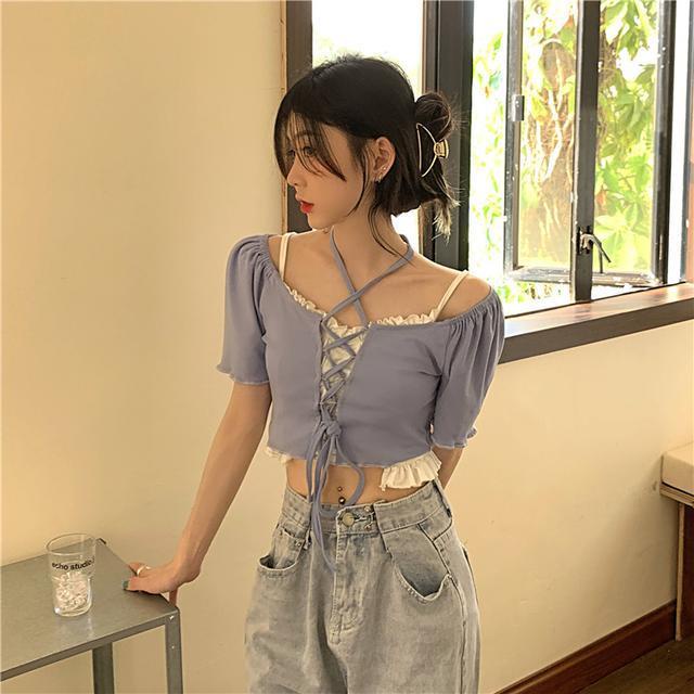 Red Rasa Desain Niche Tali Menggantung Leher T-shirt Wanita Setelan Jas Keinginan Murni Angin Manis Pendek Ketat Lengan Pendek atasan