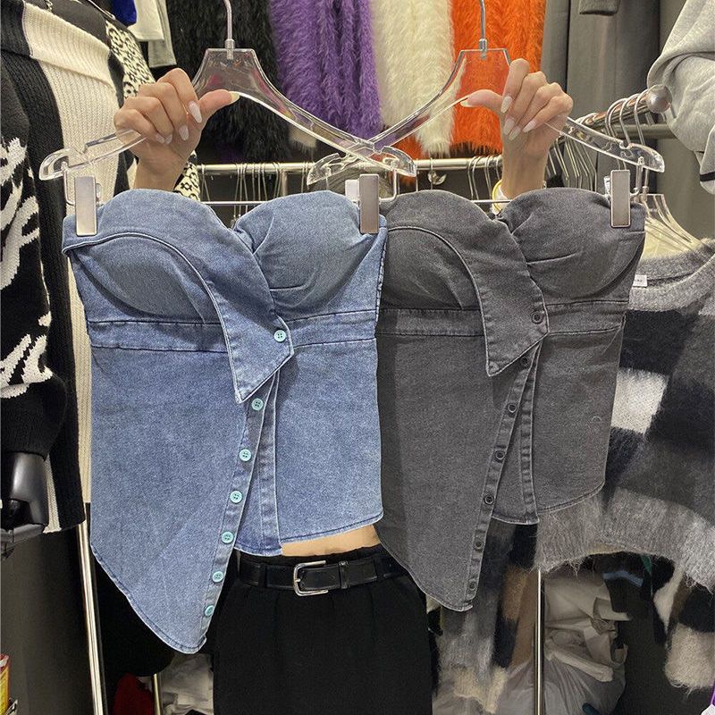 Pakaian luar denim tak beraturan baru yang dipadukan dengan celana pendek ramping warna solid wanita