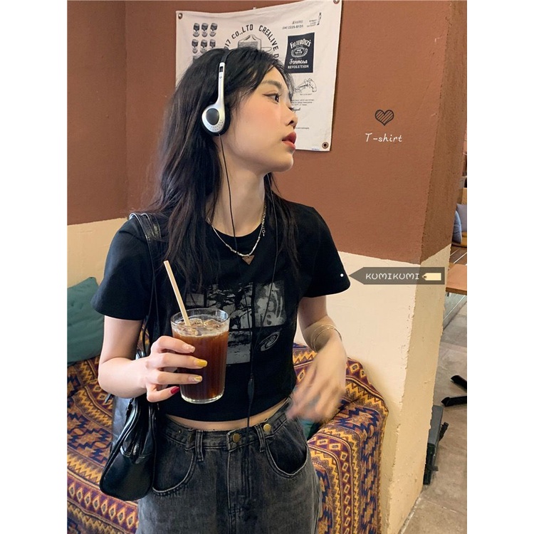 Red T-shirt bahu depan hitam Amerika wanita 2023 musim panas baru ceruk chic atasan pendek pinggang tinggi ketat pendek t lengan pendek