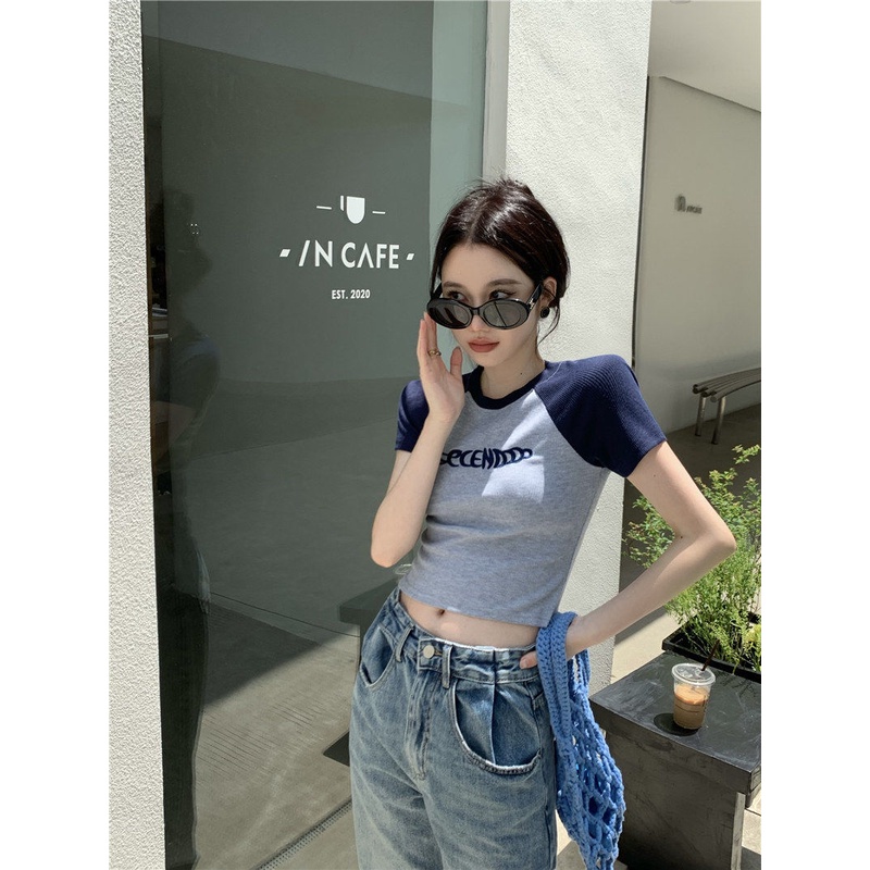 Red Gadis Panas Lengan Pendek Bahu Depan T-shirt Wanita Musim Panas Baru Rasa Desain Niche Slim Slim Keinginan Murni Angin Pendek top Tide