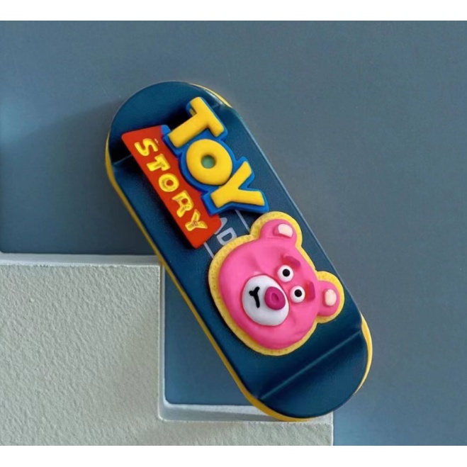 Desain Boneka Kecil Acak Punch Free Plug Kabel Holder Kartun Bukti Dapur Dinding Power Proterctor Gfrtg