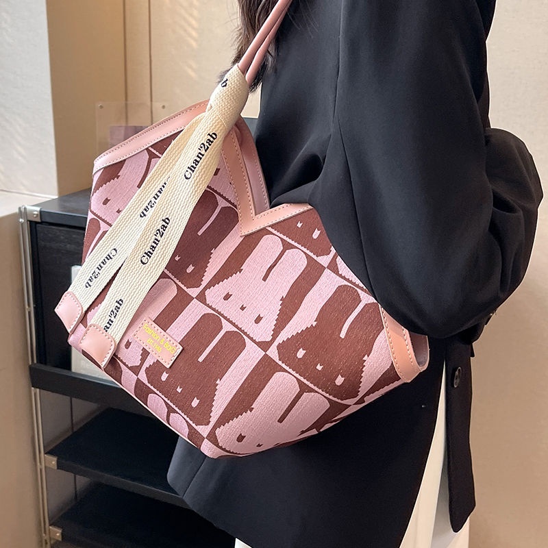 Sera net red hot style tote bag 2023 new fashion niche shoulder bag women s large capacity commuting bag all-match women s bag