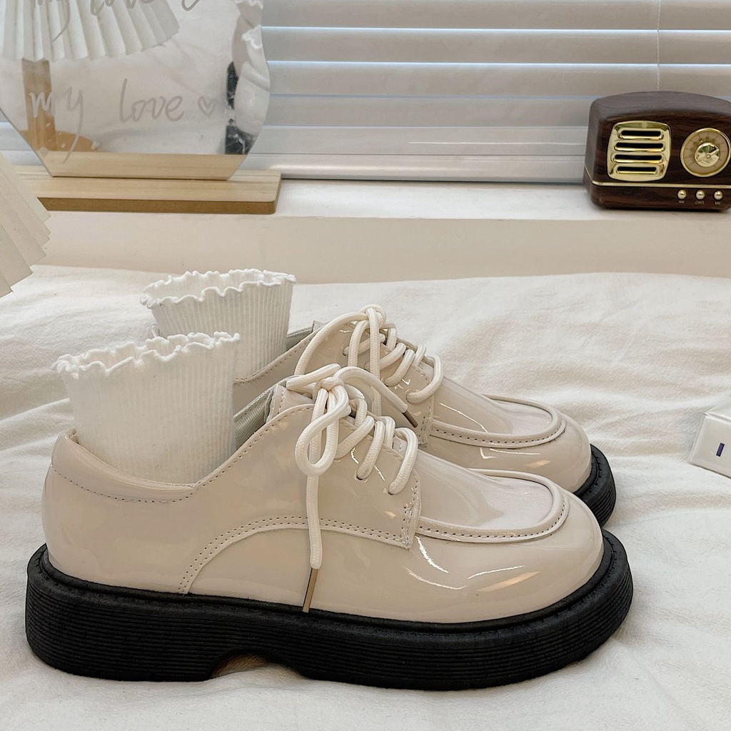 Sepatu Kulit Wanita Gaya Inggris Loafer Mengilap