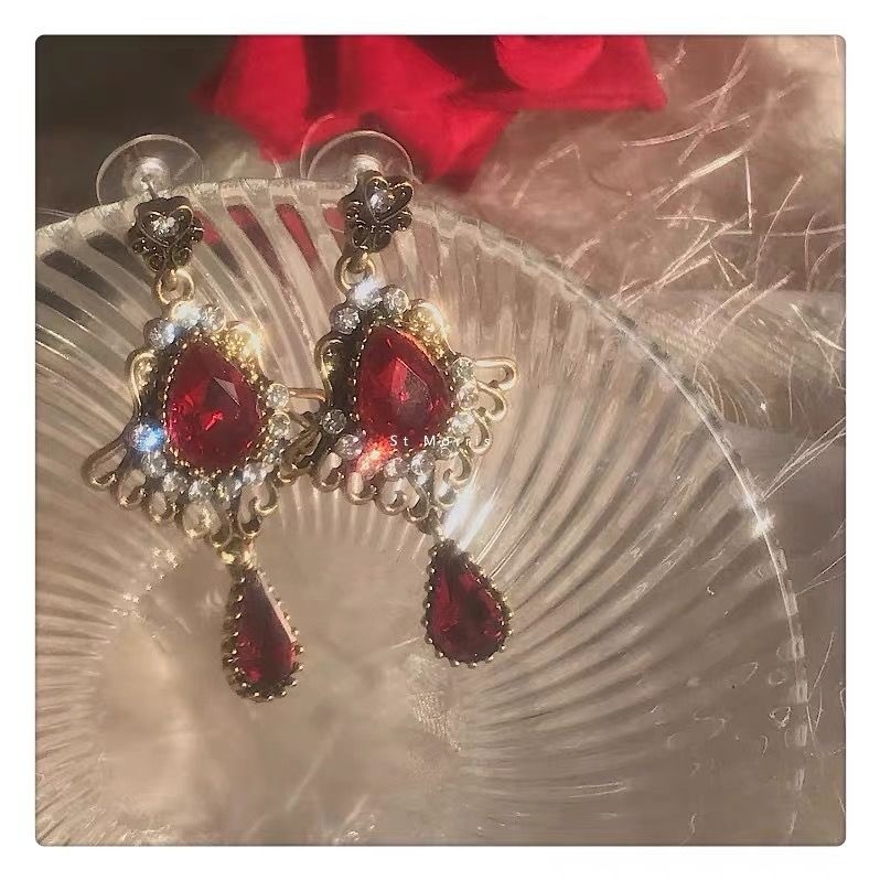 Anting-anting Istana Batu Permata Merah Barok Netflix Premium Anting-anting Terasa Menjuntai Anting-