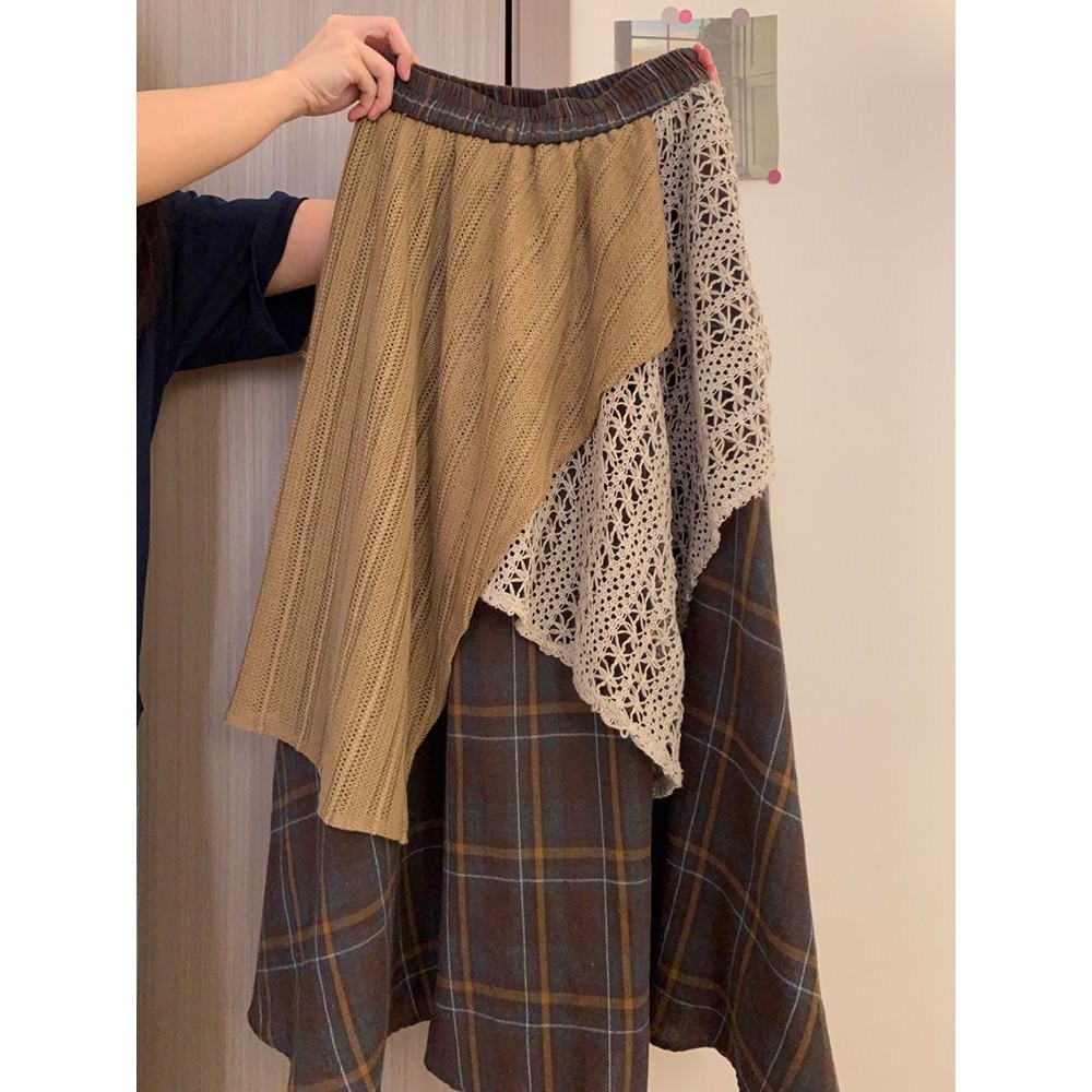 Rok Asimetris Kotak-kotak Wanita, Mori Perempuan