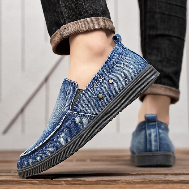 Sepatu kanvas ringan pria sepatu kasual denim