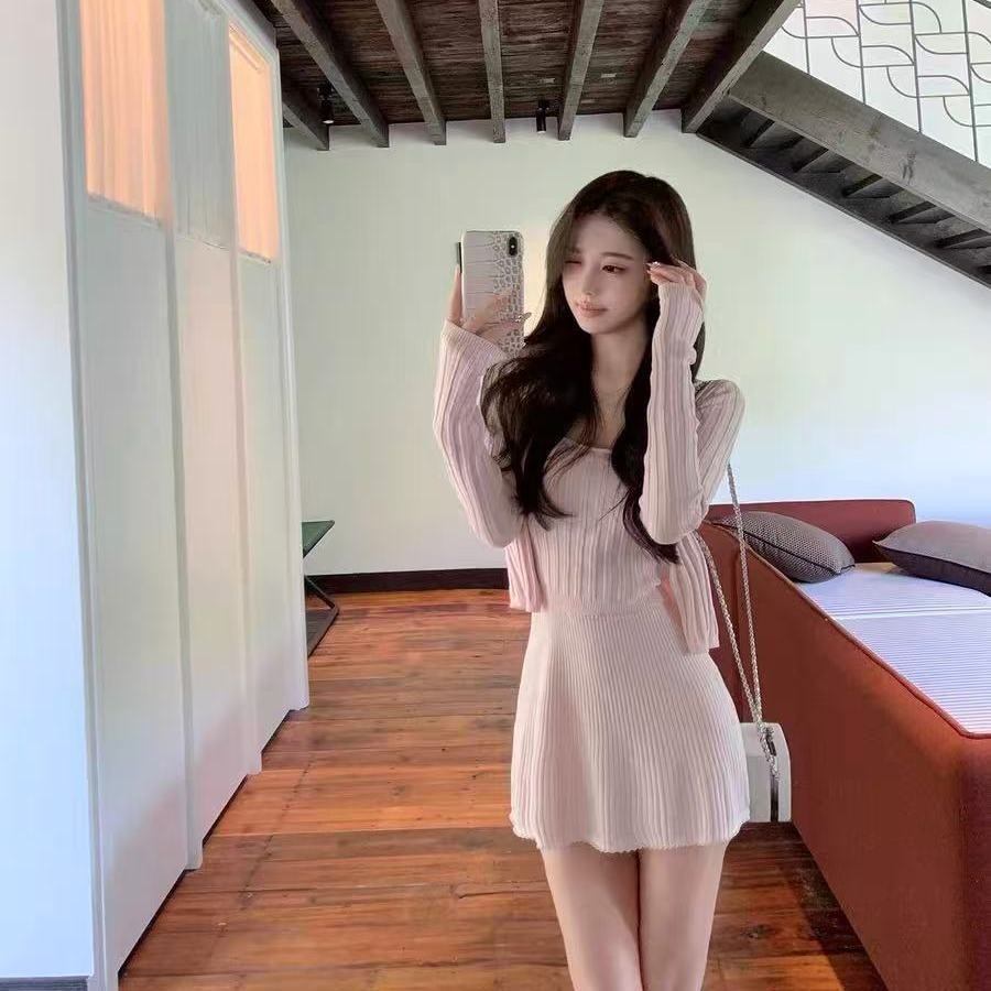 [Cream Winnie] Set atasan suspender, kardigan pendek, dan rok mini