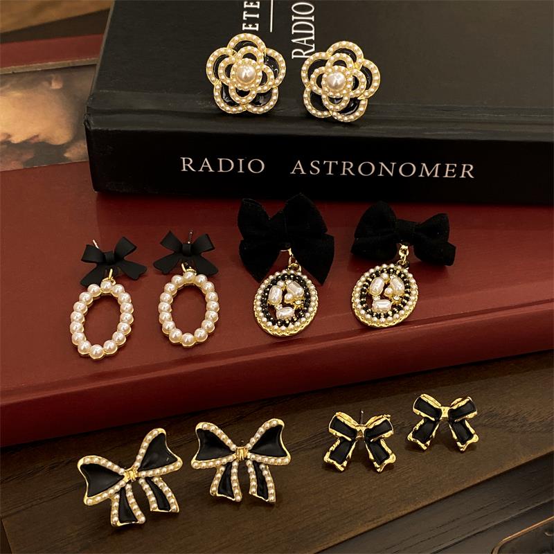 Gaya Korea Berlapis Emas Anting Pejantan Wanita Retro Anting Mutiara Musim Panas Bunga Fashion Stud Earrings