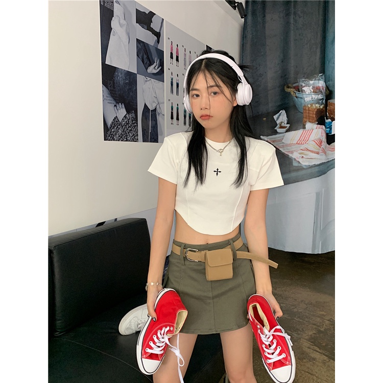 Red Putih Slim Panas Gadis Irregular Pendek Pusar T-shirt Wanita Musim Panas Slim Bahu High-End Lengan Pendek Top trendi