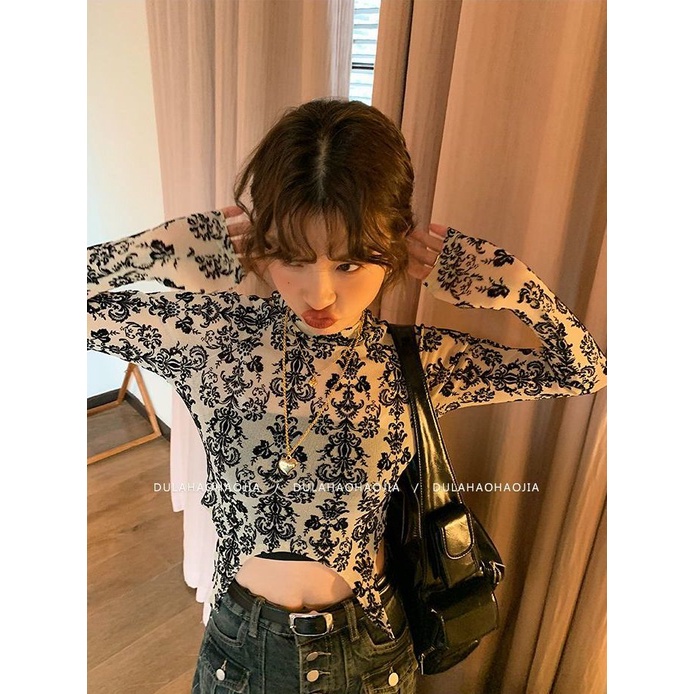 Red Musim semi baru slim fit dan tipis gaya floral retro tidak teratur Hyun Ya angin top bottoming kemeja ceruk leher bulat kecil