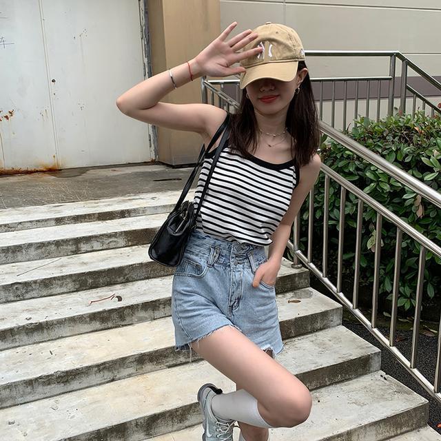 Red Rompi kecil bergaris ramping dengan tali gaun musim panas wanita desain rasa ceruk 2022 Versi Korea dari atasan tanpa lengan Prancis baru