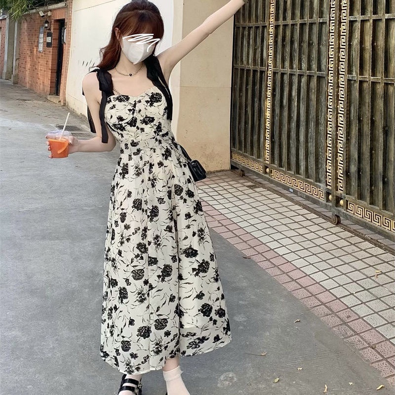 Red French Hepburn style retro lace floral suspender skirt wanita berpinggang tinggi tipis dan pasang rok sundress kecil tanpa lengan yang chic