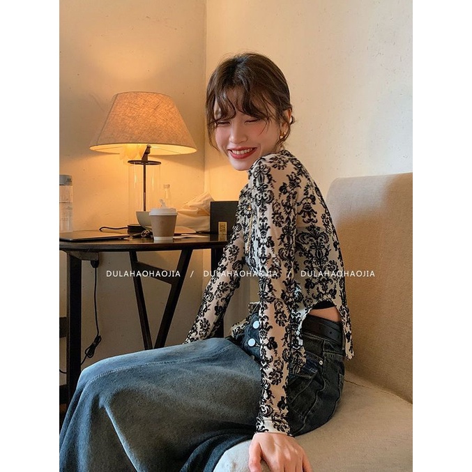 Red Musim semi baru slim fit dan tipis gaya floral retro tidak teratur Hyun Ya angin top bottoming kemeja ceruk leher bulat kecil