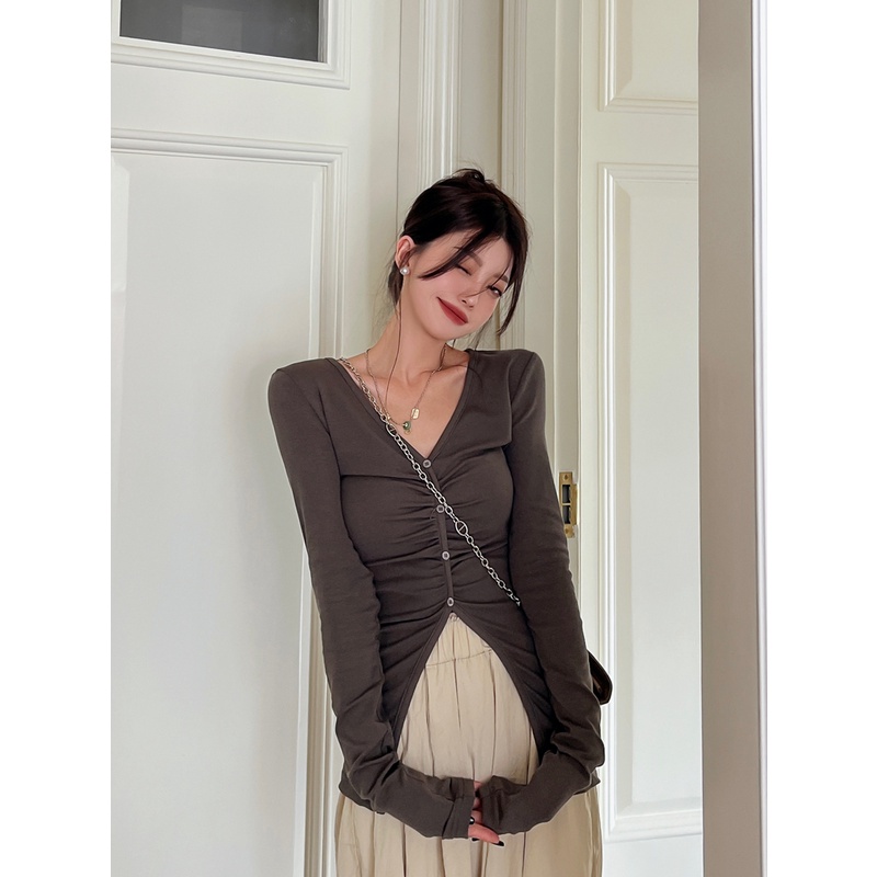 Red Kumikumi Suit Wanita Slim V-Leher Lengan Panjang T-shirt Lipit Top Musim Dingin Lebar Kaki Celana Kasual Celana Two-Piece Set