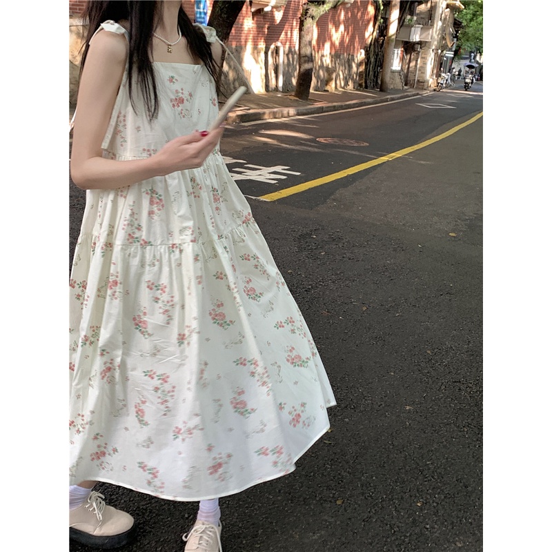 Red Angin sepoi-sepoi dan rok bermotif bunga manis pinggang wanita rok suspender ramping desain musim panas masuk akal gaun mid-length ceruk