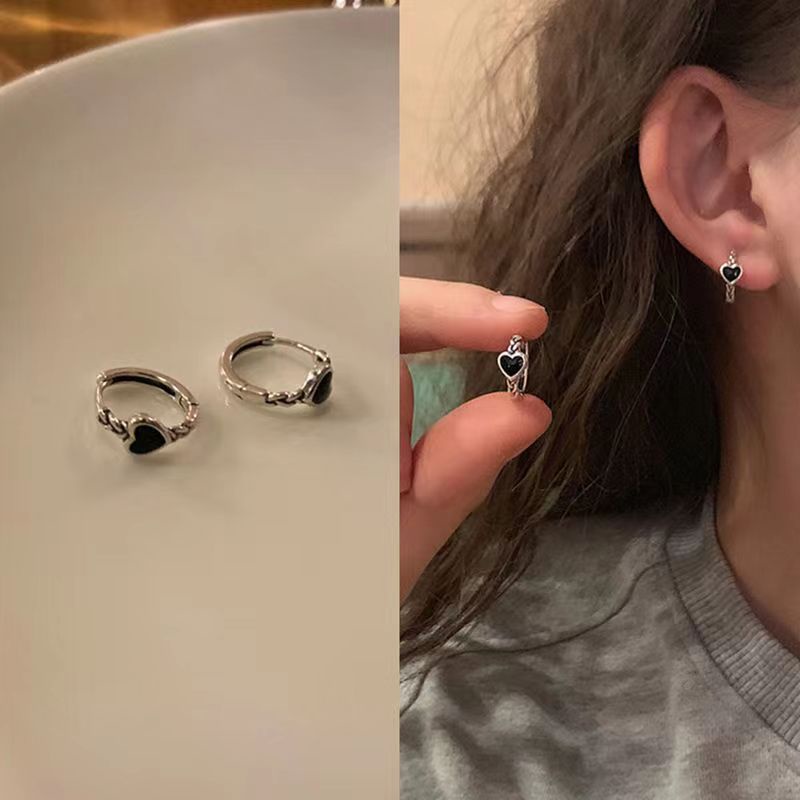 Anting Hati Kecil Hitam Paket Tunggal s925 Perak Temperamen All-Match Gaya Keren Anting Baru